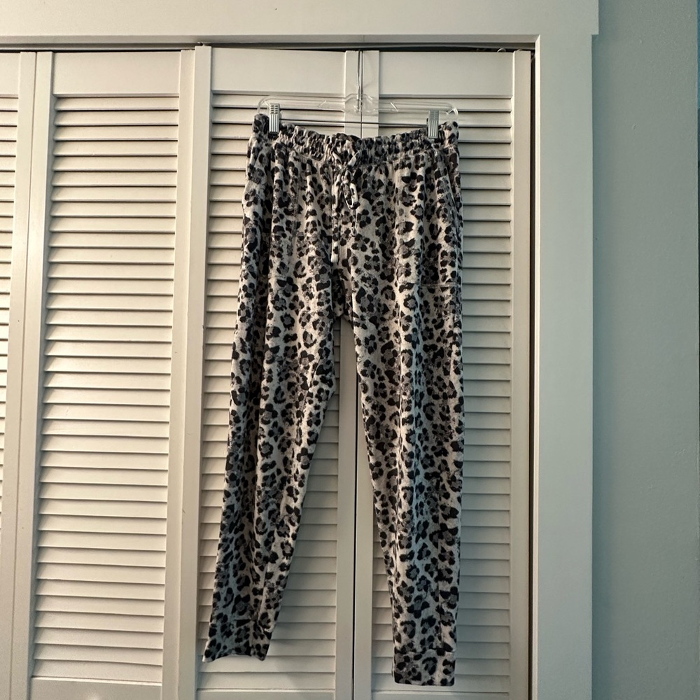 Danskin Gray Leopard Print Lounge Pants